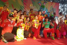 Es Teler 77 Rayakan HUT ke 44